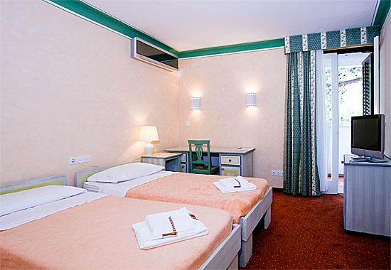 Hotel Solitudo Uble Exterior foto